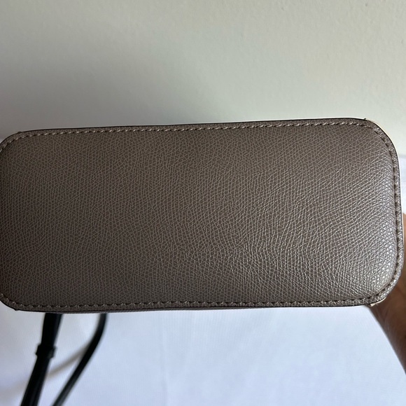 Guess,Colorblock Handbag, mini bag, tow time, stylish - Picture 4 of 5